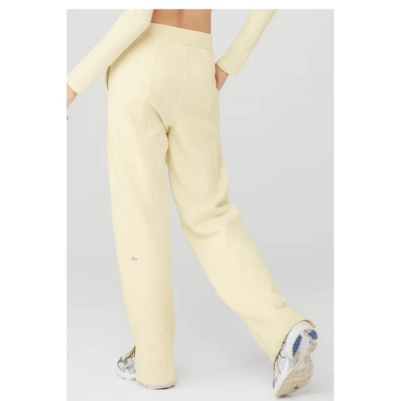 Alo Yoga Hi-Waist Free Time Sweatpants - Picture 3 of 5